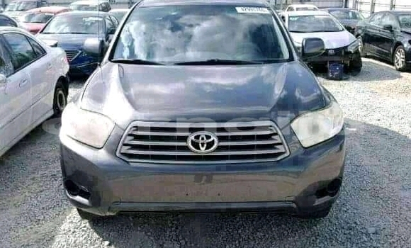 Buy New Toyota Highlander Beige Car in Amagunze in Enugu State Buy New Toyota Highlander Beige Car in Amagunze in Enugu State