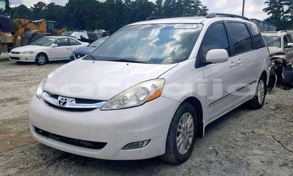 Buy New Toyota Sienna Silver Car in Apapa in Lagos State Buy New Toyota Sienna Silver Car in Apapa in Lagos State