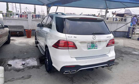 Acheter Occasion Voiture Mercedes-Benz ML–Class Blanc à Lagos, État de Lagos Acheter Occasion Voiture Mercedes-Benz ML–Class Blanc à Lagos, État de Lagos