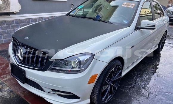Acheter Occasion Voiture Mercedes-Benz C–Class Blanc à Lagos, État de Lagos Acheter Occasion Voiture Mercedes-Benz C–Class Blanc à Lagos, État de Lagos