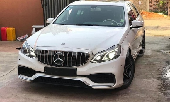 Buy Used Mercedes-Benz E-klasse White Car in Lagos in Lagos State