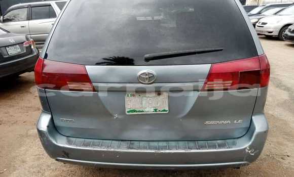 Acheter Occasion Voiture Toyota Sienna Bleu à Aba, État d'Abia Acheter Occasion Voiture Toyota Sienna Bleu à Aba, État d'Abia