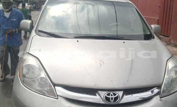 Acheter Occasion Voiture Toyota Sienna Gris à Aba, État d'Abia Acheter Occasion Voiture Toyota Sienna Gris à Aba, État d'Abia
