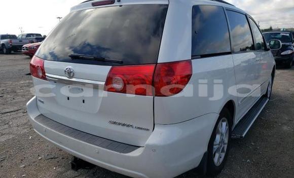 Buy New Toyota Sienna White Car in Badagry in Lagos State Buy New Toyota Sienna White Car in Badagry in Lagos State