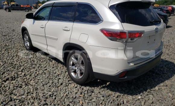 Buy Import Toyota Highlander White Car in Abuja in Lagos State Buy Import Toyota Highlander White Car in Abuja in Lagos State