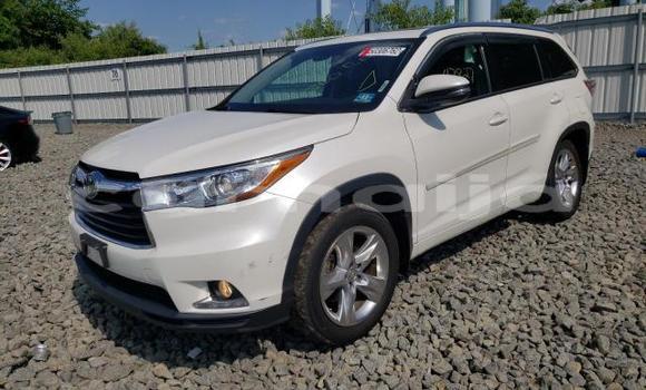 Buy Import Toyota Highlander White Car in Abuja in Lagos State Buy Import Toyota Highlander White Car in Abuja in Lagos State