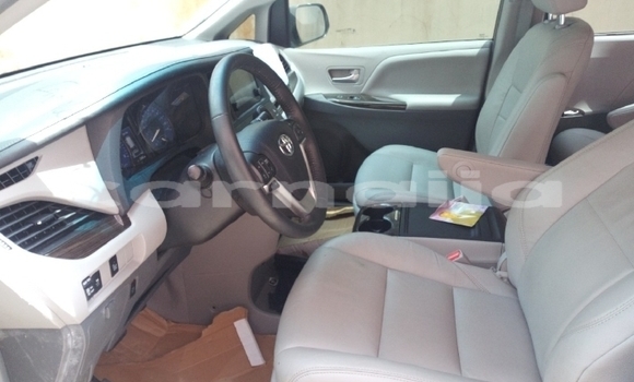 Buy New Toyota Sienna Silver Car in Ilorin in Kwara State Buy New Toyota Sienna Silver Car in Ilorin in Kwara State