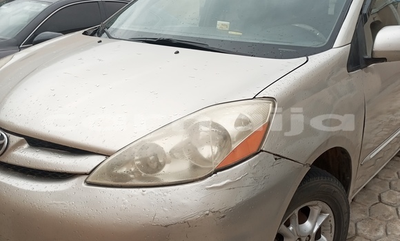 Acheter Occasion Voiture Toyota Sienna Gris à Lagos, État de Lagos