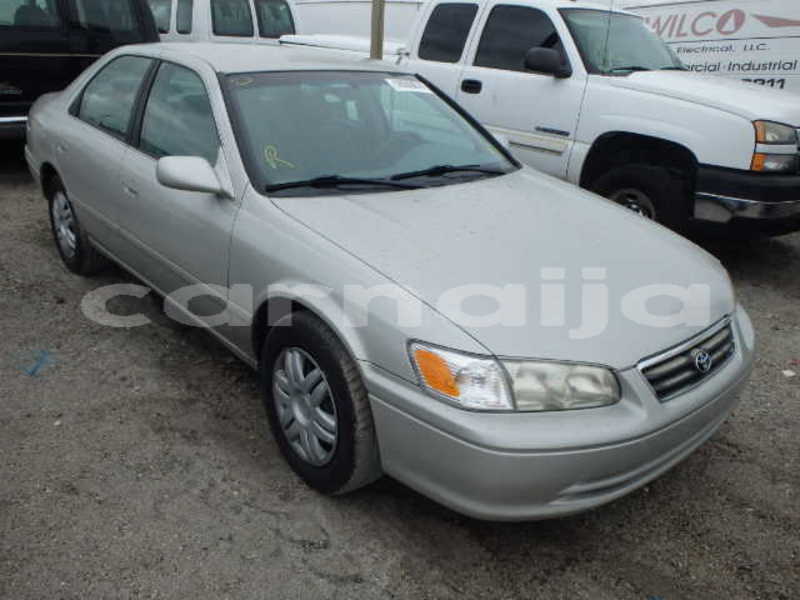 Big with watermark 2004 toyota camry tiny light front side view 2