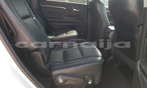 Buy Import Toyota Highlander White Car in Daura in Katsina Buy Import Toyota Highlander White Car in Daura in Katsina