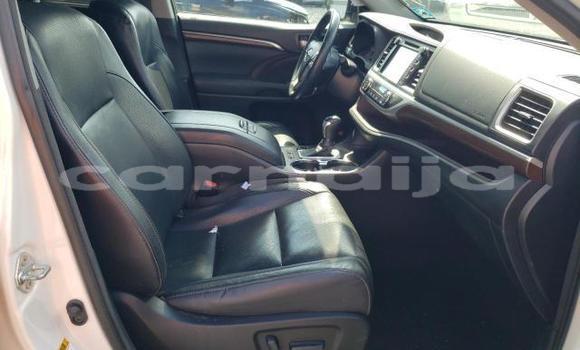 Buy Import Toyota Highlander White Car in Daura in Katsina Buy Import Toyota Highlander White Car in Daura in Katsina