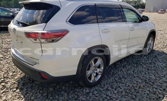 Buy Import Toyota Highlander White Car in Daura in Katsina Buy Import Toyota Highlander White Car in Daura in Katsina