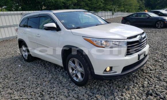 Buy Import Toyota Highlander White Car in Daura in Katsina Buy Import Toyota Highlander White Car in Daura in Katsina