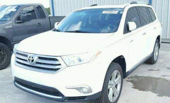 Buy Import Toyota Highlander White Car in Daura in Katsina Buy Import Toyota Highlander White Car in Daura in Katsina
