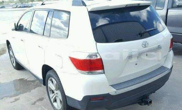 Buy Import Toyota Highlander White Car in Daura in Katsina Buy Import Toyota Highlander White Car in Daura in Katsina