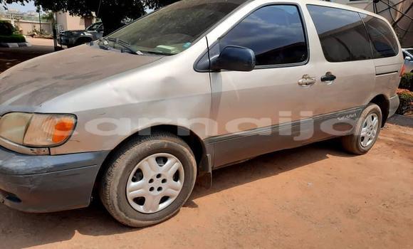 Buy Used Toyota Sienna Silver Car in Onitsha in Anambra State Buy Used Toyota Sienna Silver Car in Onitsha in Anambra State