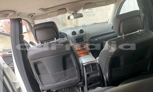 Acheter Occasion Voiture Mercedes-Benz ML–Class Blanc à Lagos, État de Lagos Acheter Occasion Voiture Mercedes-Benz ML–Class Blanc à Lagos, État de Lagos