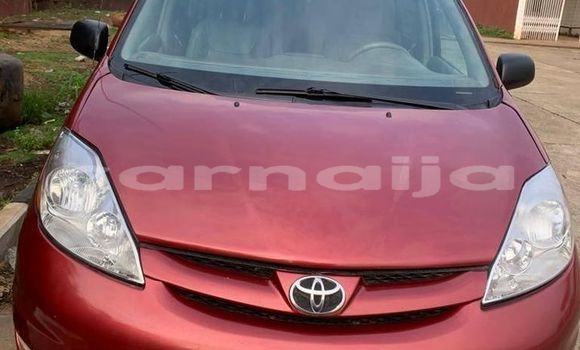 Buy Used Toyota Sienna Red Car in Shagamu in Ogun State
