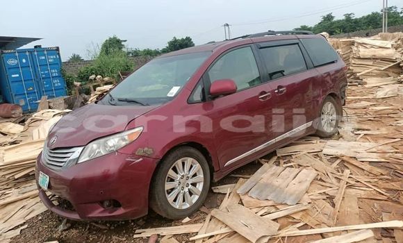 Acheter Occasion Voiture Toyota Sienna Rouge à Shagamu, État d'Ogun