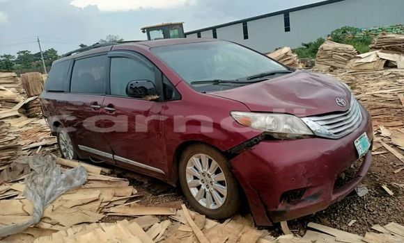 Acheter Occasion Voiture Toyota Sienna Rouge à Shagamu, État d'Ogun Acheter Occasion Voiture Toyota Sienna Rouge à Shagamu, État d'Ogun