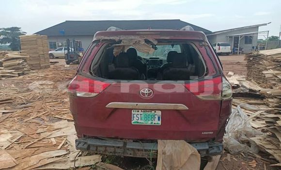 Acheter Occasion Voiture Toyota Sienna Rouge à Shagamu, État d'Ogun Acheter Occasion Voiture Toyota Sienna Rouge à Shagamu, État d'Ogun