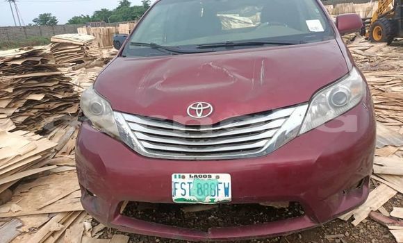 Acheter Occasion Voiture Toyota Sienna Rouge à Shagamu, État d'Ogun Acheter Occasion Voiture Toyota Sienna Rouge à Shagamu, État d'Ogun
