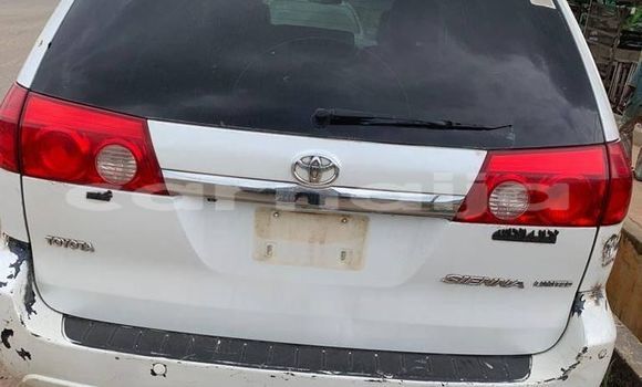 Acheter Occasion Voiture Toyota Sienna Blanc à Shagamu, État d'Ogun Acheter Occasion Voiture Toyota Sienna Blanc à Shagamu, État d'Ogun