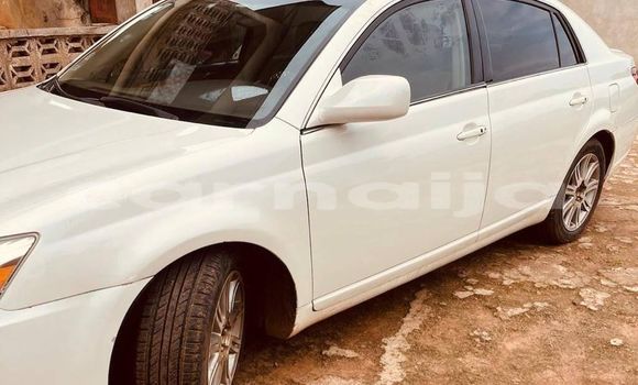 Buy Used Toyota Avalon White Car in Shagamu in Ogun State