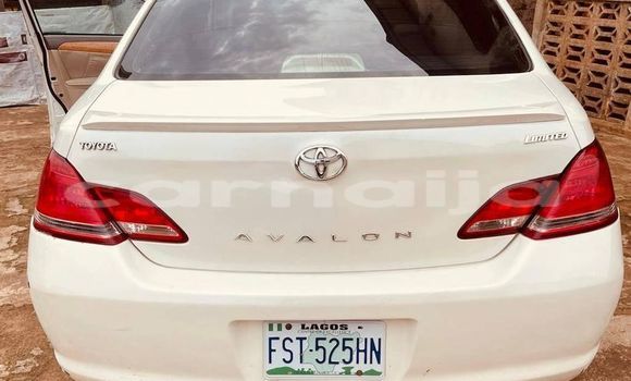 Buy Used Toyota Avalon White Car in Shagamu in Ogun State Buy Used Toyota Avalon White Car in Shagamu in Ogun State