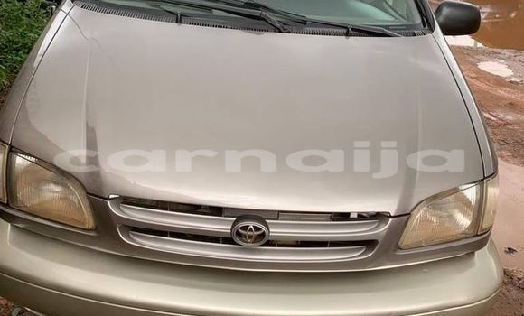 Acheter Occasion Voiture Toyota Sienna Marron à Shagamu, État d'Ogun Acheter Occasion Voiture Toyota Sienna Marron à Shagamu, État d'Ogun