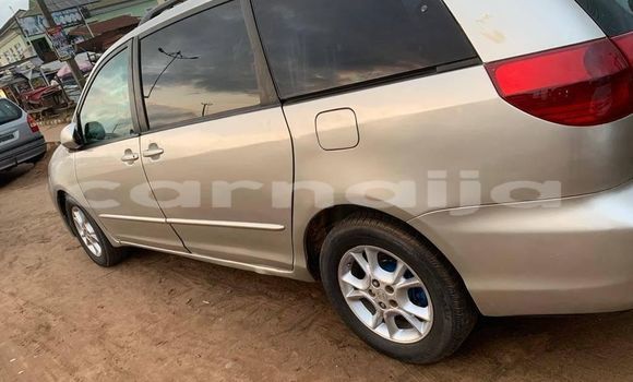 Acheter Occasion Voiture Toyota Sienna Gris à Shagamu, État d'Ogun