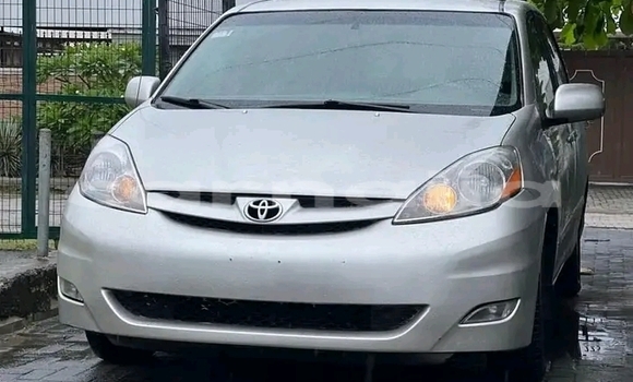 Acheter Neuf Voiture Toyota Sienna Gris à Asaba, État du Delta Acheter Neuf Voiture Toyota Sienna Gris à Asaba, État du Delta