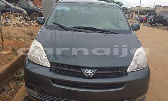 Buy Import Toyota Sienna Green Car in Daura in Katsina Buy Import Toyota Sienna Green Car in Daura in Katsina
