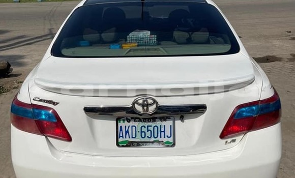 Acheter Occasion Voiture Toyota Camry Blanc à Lagos, État de Lagos Acheter Occasion Voiture Toyota Camry Blanc à Lagos, État de Lagos