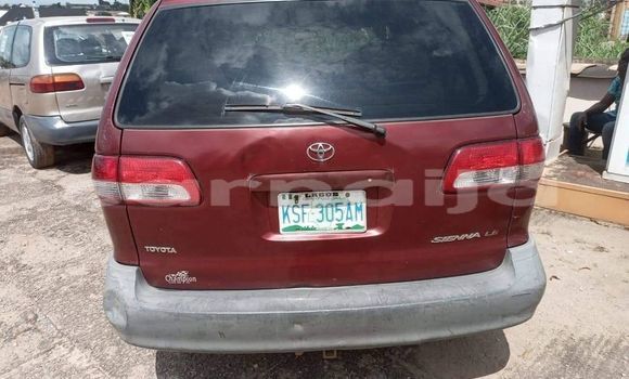 Acheter Occasion Voiture Toyota Sienna Rouge à Ibadan, État d'Oyo Acheter Occasion Voiture Toyota Sienna Rouge à Ibadan, État d'Oyo