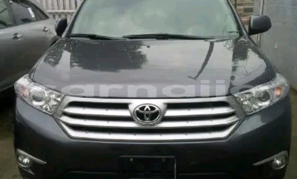 Buy Used Toyota Highlander Silver Car in Maiduguri in Borno State