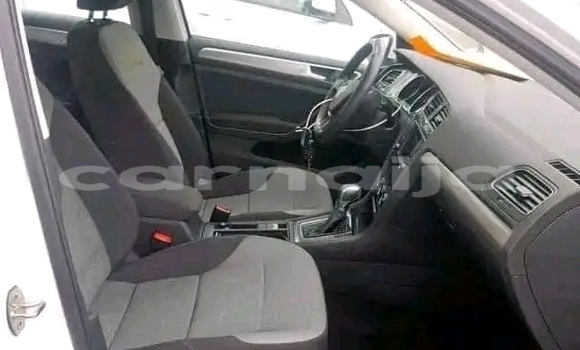 Acheter Neuf Voiture Volkswagen Golf Blanc à Warri, État du Delta Acheter Neuf Voiture Volkswagen Golf Blanc à Warri, État du Delta