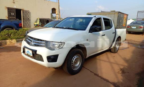 Buy Used Mitsubishi L200 White Car in Ibadan in Oyo State Buy Used Mitsubishi L200 White Car in Ibadan in Oyo State