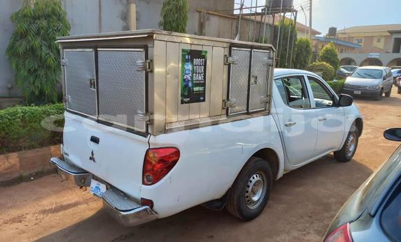 Buy Used Mitsubishi L200 White Car in Ibadan in Oyo State Buy Used Mitsubishi L200 White Car in Ibadan in Oyo State