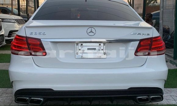 Acheter Occasion Voiture Mercedes-Benz E-Classe Blanc à Aba, État d'Abia Acheter Occasion Voiture Mercedes-Benz E-Classe Blanc à Aba, État d'Abia