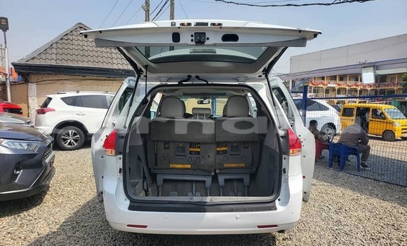 Acheter Occasion Voiture Toyota Sienna Blanc à Lagos, État de Lagos Acheter Occasion Voiture Toyota Sienna Blanc à Lagos, État de Lagos