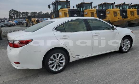 Buy New Lexus ES 300 White Car in Badagry in Lagos State Buy New Lexus ES 300 White Car in Badagry in Lagos State