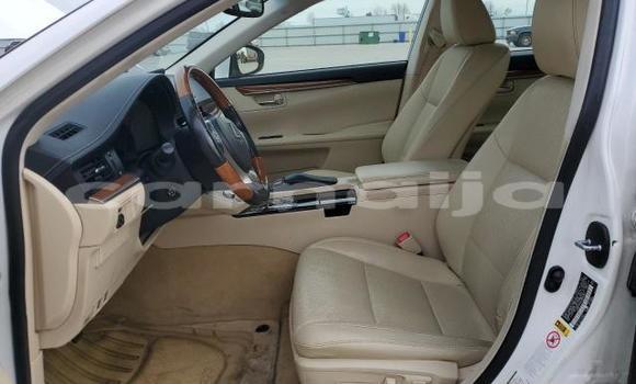 Buy New Lexus ES 300 White Car in Badagry in Lagos State Buy New Lexus ES 300 White Car in Badagry in Lagos State