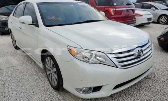 Buy New Toyota Avalon White Car in Badagry in Lagos State