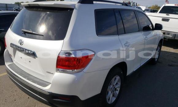 Buy New Toyota Highlander White Car in Badagry in Lagos State Buy New Toyota Highlander White Car in Badagry in Lagos State