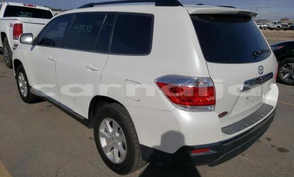 Buy New Toyota Highlander White Car in Badagry in Lagos State Buy New Toyota Highlander White Car in Badagry in Lagos State