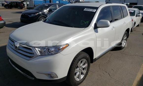 Buy New Toyota Highlander White Car in Badagry in Lagos State Buy New Toyota Highlander White Car in Badagry in Lagos State