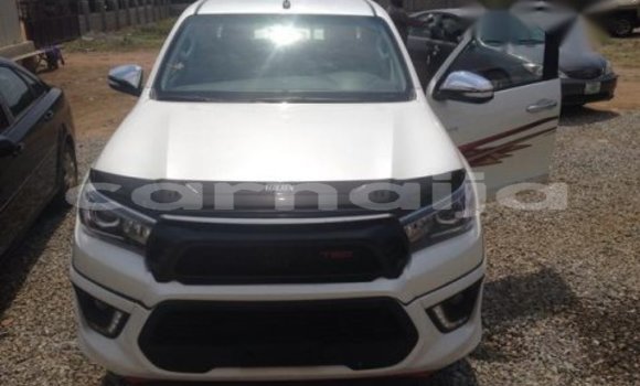 Acheter Import Voiture Toyota Hilux Blanc à Ise–Ekiti, État d'Ekiti Acheter Import Voiture Toyota Hilux Blanc à Ise–Ekiti, État d'Ekiti