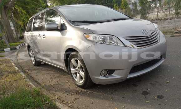 Acheter Occasion Voiture Toyota Sienna Gris à Lagos, État de Lagos