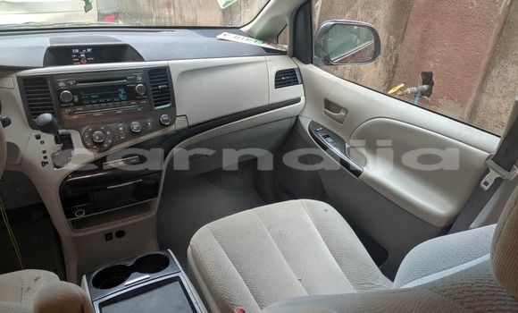 Acheter Occasion Voiture Toyota Sienna Rouge à Lagos, État de Lagos Acheter Occasion Voiture Toyota Sienna Rouge à Lagos, État de Lagos